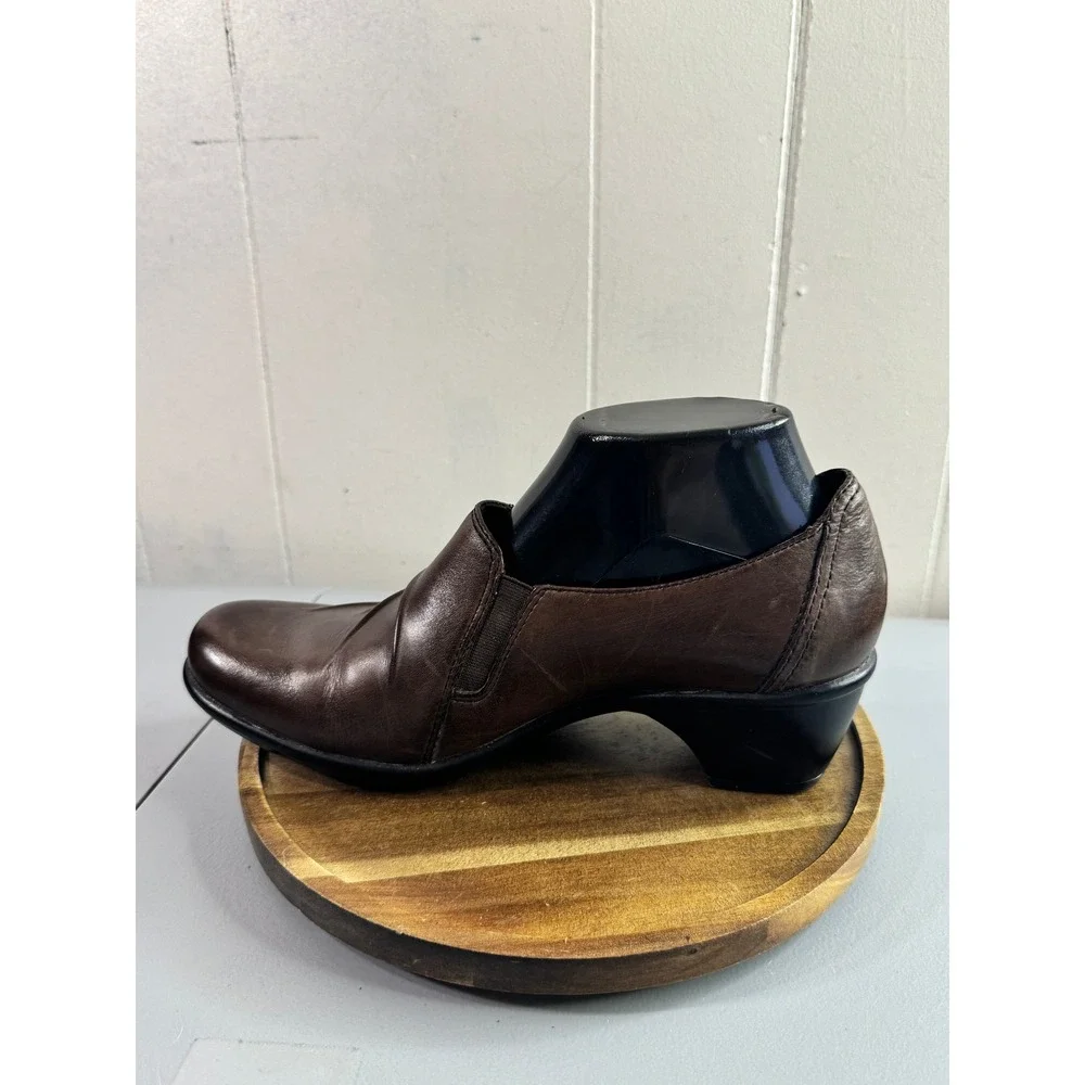 Clarks Slip On Pumps Womens 8 Brown Good Pleated Leather Block Heel Office